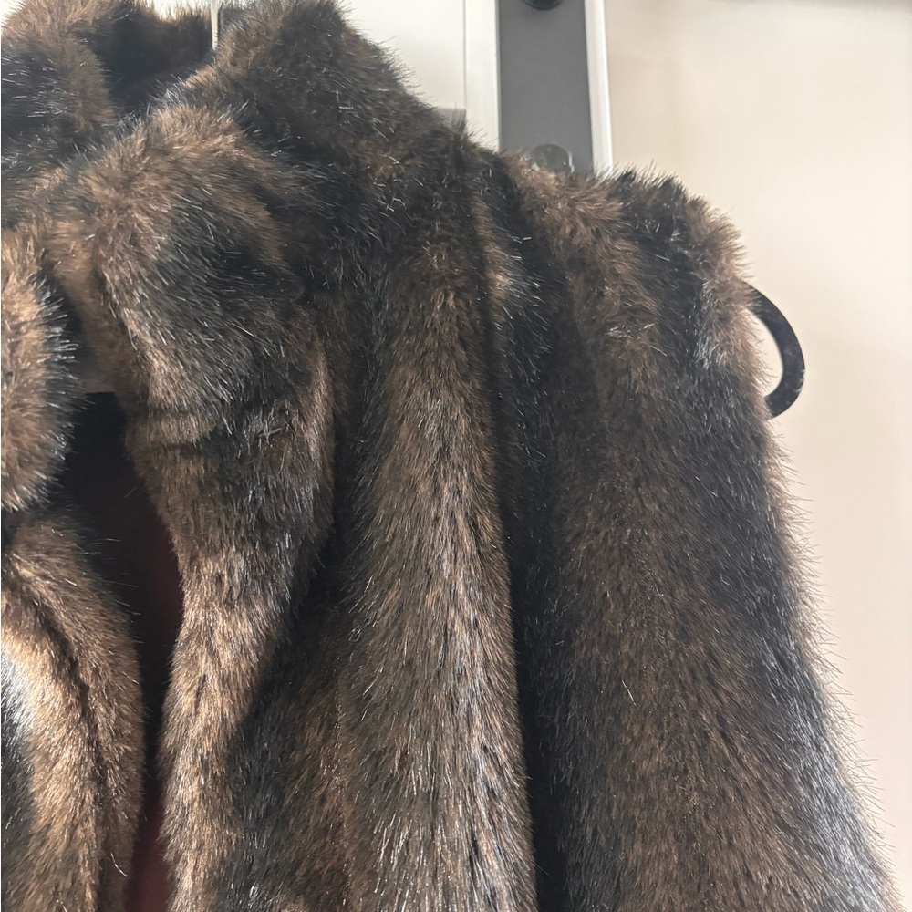 Elegant Brown Faux Fur Vest - Picture 2 of 6